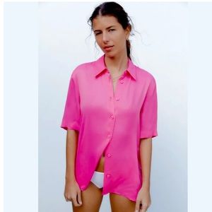 SATIN EFFECT TOP WITH VENTS